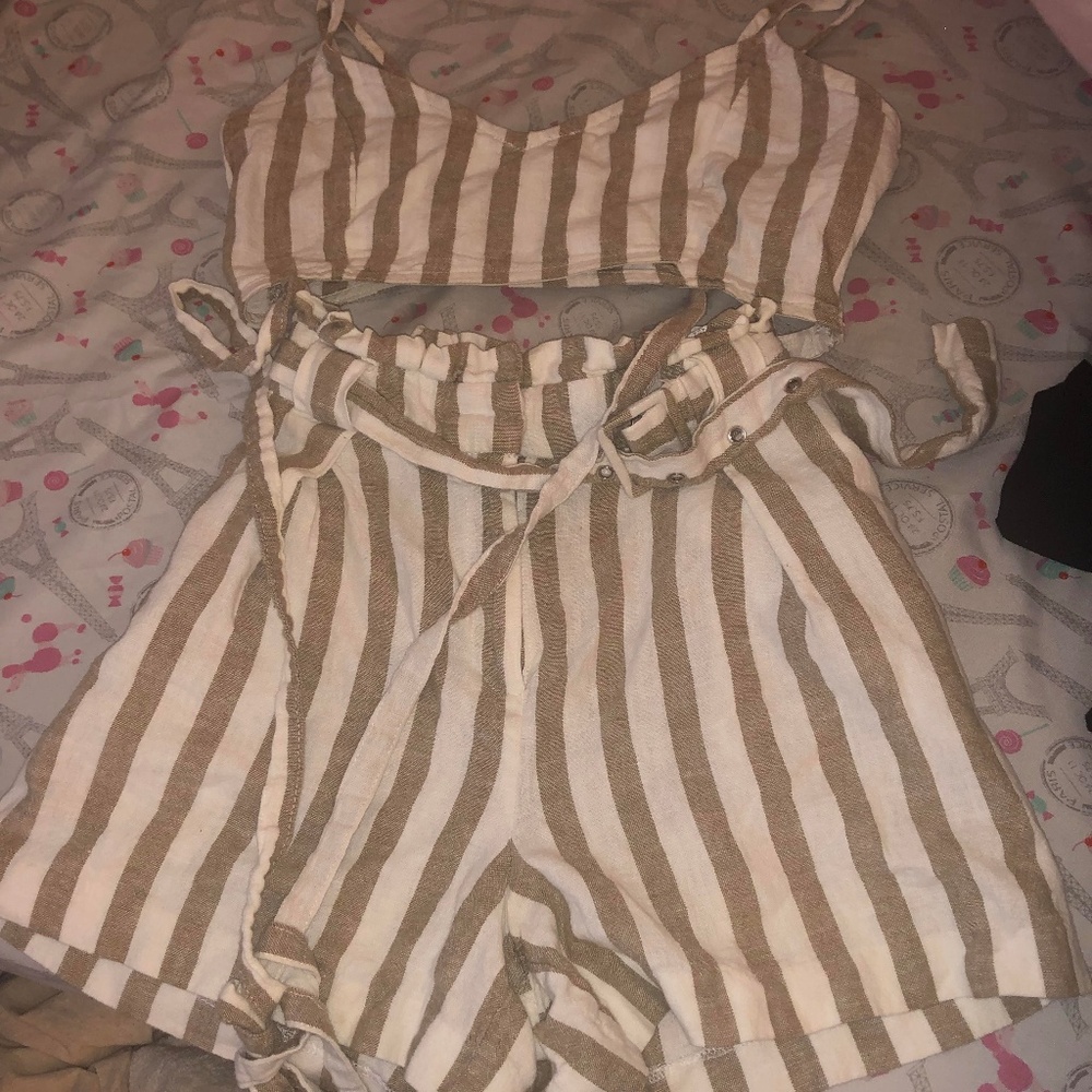 CUTE SHORT AND BRALET STRIPE SET